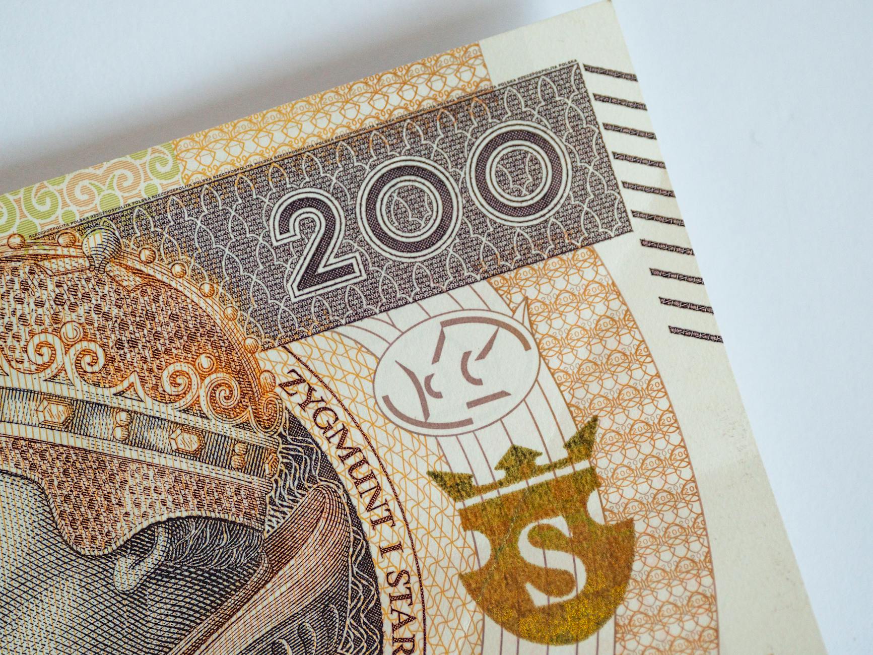 Logo miasta Mrągowo lub symbol graficzny nawiązujący do profilaktyki społecznej i bezpieczeństwa.